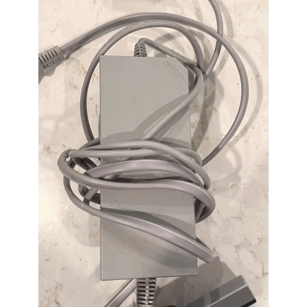 Nintendo Wii Console White RVL-001 GameCube OEM Gaming Unit W/ Cords Sensor Bar